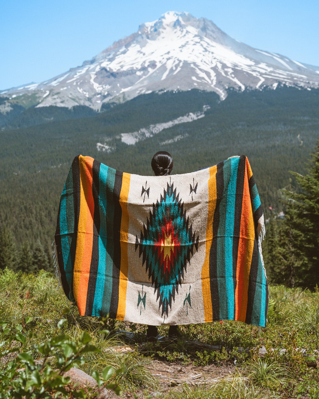 Diamond blanket in front of the mountain